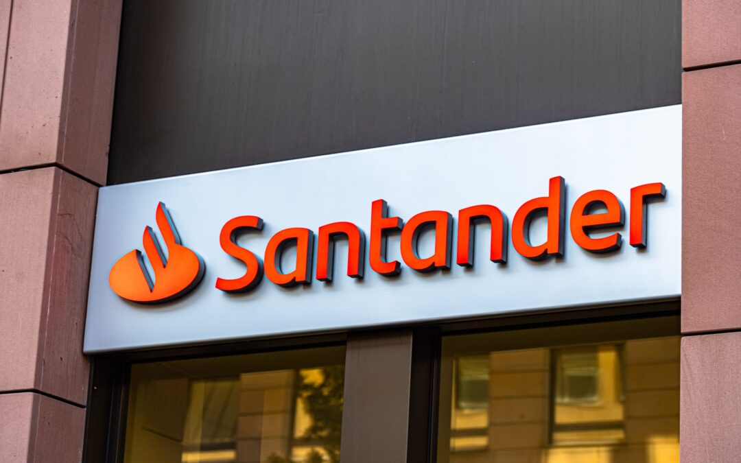 El Banco de Santander es condenado a indemnizar a antiguos clientes del Banco Popular.